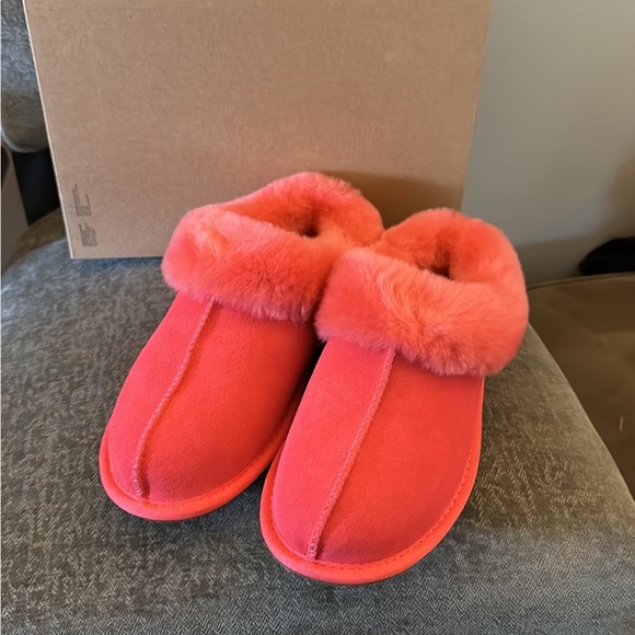 Ugg Moraene slippers 6 - Picture 3 of 5